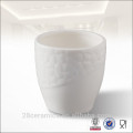 Muestra gratis al por mayor White Emboss taza de café de cerámica